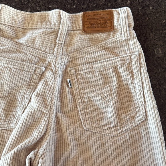 Levi’s Cream Corduroy Ribcage Straight Ankle Jeans - Picture 7 of 11